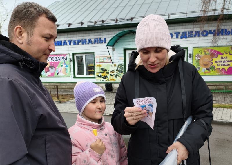 На Светлой седмице волонтеры храма Смоленской иконы Божией Матери села Смоленское провели миссионерскую акцию среди жителей села 